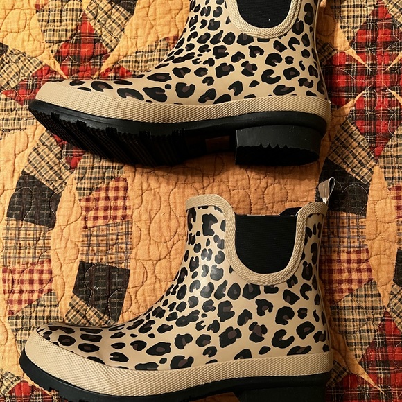 New- Corkys Hey Girl Leopard Yikes Boots Size 7 - Picture 3 of 13